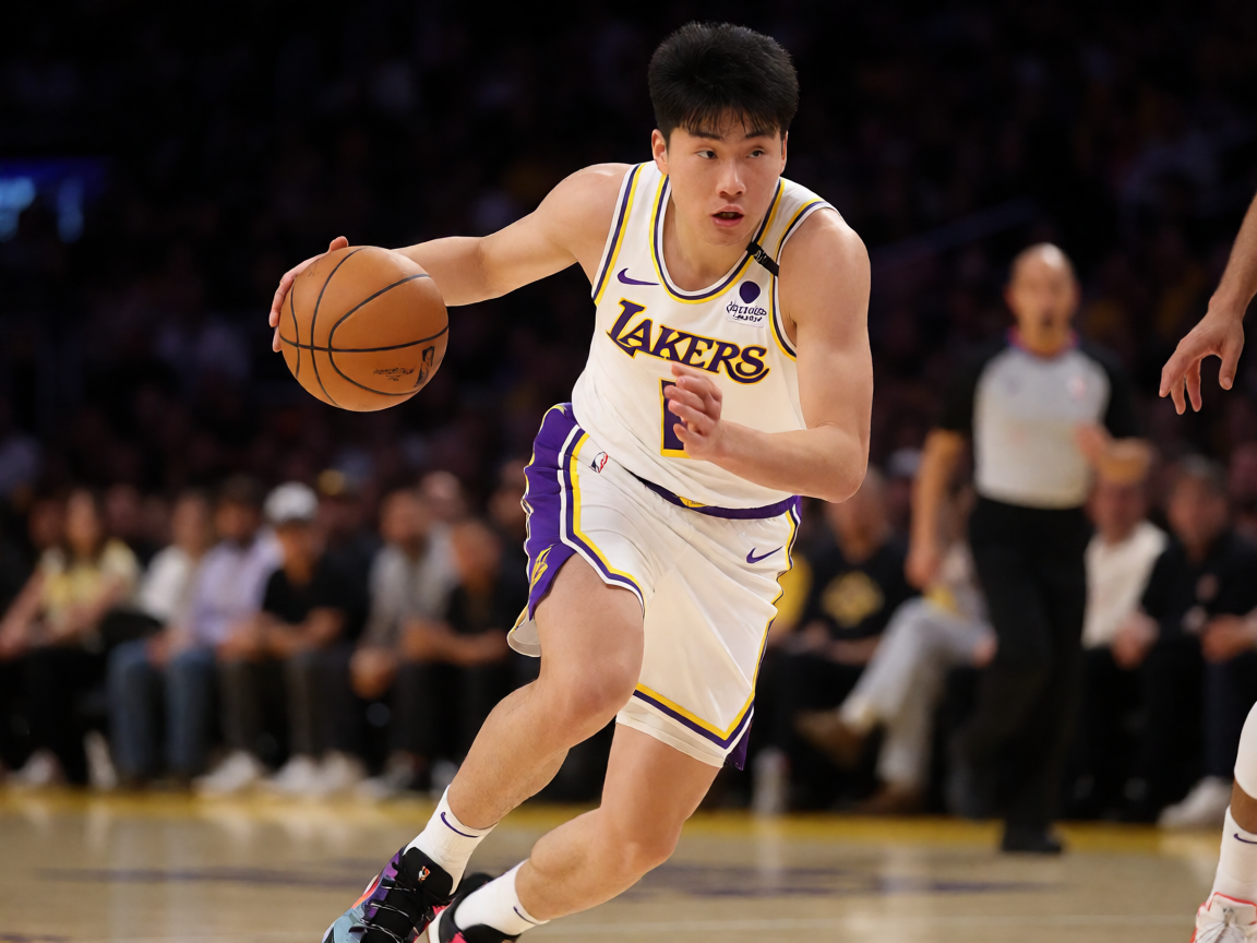 V体育NBA赛事配图，湖人队球员在比赛中突破进攻的瞬间