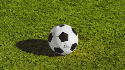 欧冠联赛梅西精彩盘带与助攻集锦视频缩略图