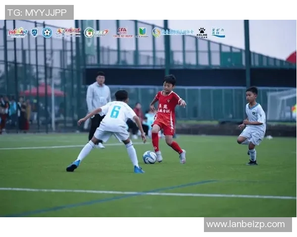 足球小子再战绿茵场勇闯新挑战少年梦与足球激情的完美融合